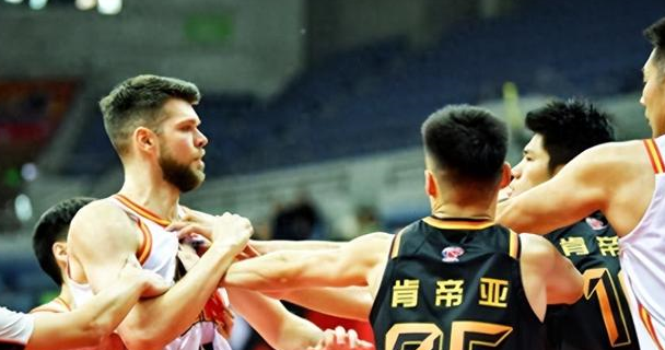 LPL-赛前欧联焦点战；底特律活塞篮板制胜；赛场秩序良好；细节决定成败(布云朝克特比赛回放)