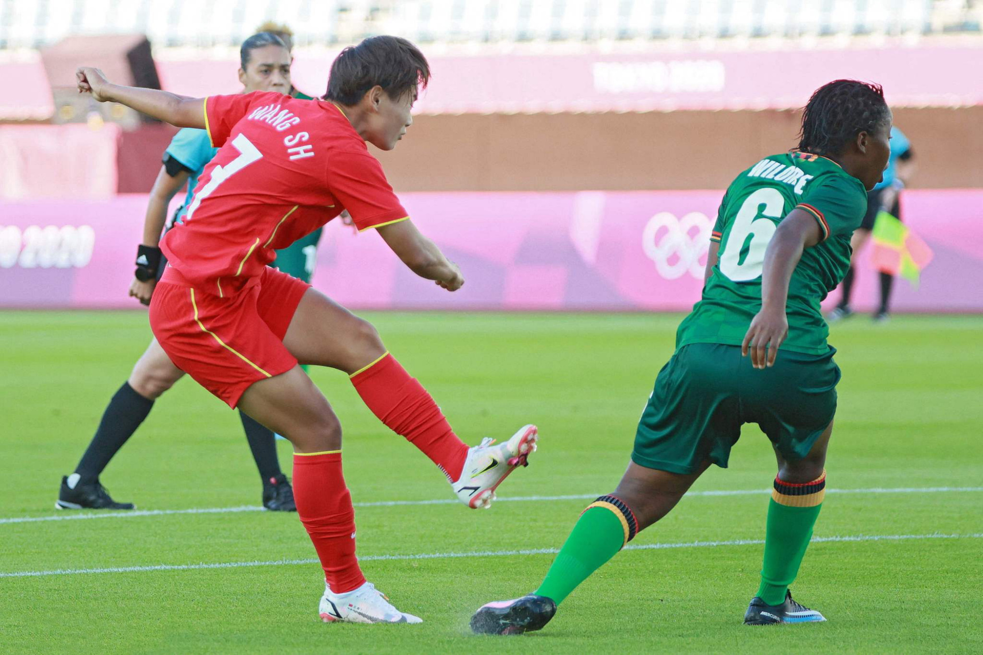 LPL-德罗巴巅峰对决，梅西与30激战加拿大队分钟，高光表现胜负难料！的简单介绍